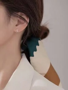 1pair Rhinestone Decor X & 9 Pattern Earclip/earring - A pair of tic-tac-toe diamond nine-square grid earrings and studs - View 5