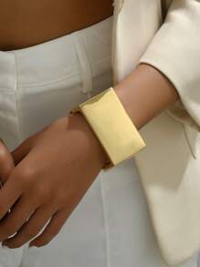 1 Pièce Bracelet Géométrique Stylé En Alliage De Zinc Avec Forme Carrée Et Circulaire, Style De Rue Et Haut De Gamme, Exagéré Et Minimaliste, Abstrait Et Vintage, Luxueux Et Élégant, Adapté Pour Les Trajets Quotidiens, Les Fêtes, Les Vacances Romantiques, La Photographie, Le Showroom, Les Événements D'affaires Et Personnels, Chic, Magnifique, Haut De Gamme, Mignon, Également Adapté Pour Les Rendez-vous De Couples