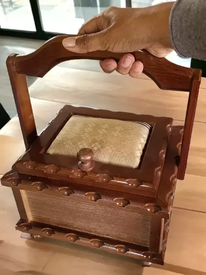 Costurero Portatil Organizador para Costura con Cojin Alfiletero y Divisiones de Madera Artesanal Para Almacenar Hilos Agujas