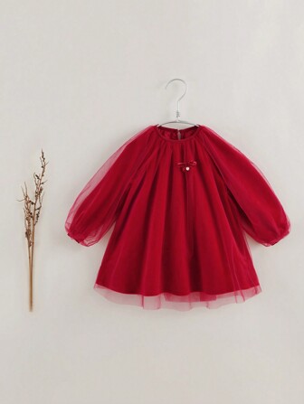 女孩們的復古優雅絨面料連衣裙，配有蝴蝶結和圓領，長袖，適用於秋季