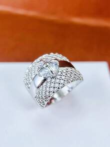 1入流行時尚氣息的網狀設計寬面戒指,配有單顆圓形立方氧化鋯石,適合女性和情侶在派對和驚喜禮物中佩戴 - 銀色 - 查看 4