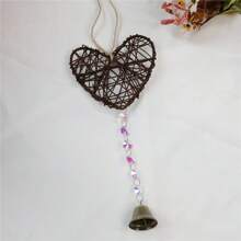 1個心形鈴鐺和捕夢網設計的晶瑩剔透掛飾,適用於戶外花園裝飾