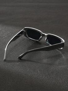 1副复古Y2K风格超大时尚眼镜，适合户外运动、驾驶、旅行、海滩等场合，是男士夏季派对、海滩造型、街头风格的理想之选，可搭配毛衣、夹克、卫衣、连帽衫、皮裤和工装裤，打造夏季海滩度假、户外活动和旅行造型。 - 銀色 - 查看 5