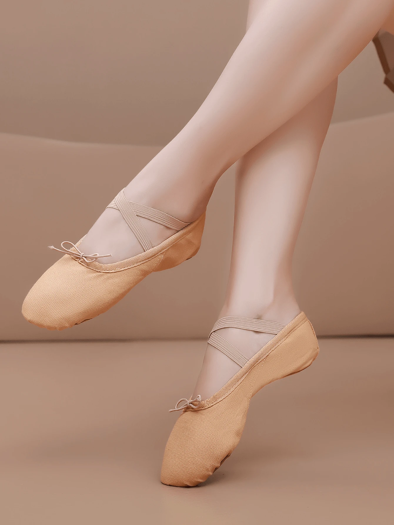 女性柔軟、透氣、舒適的帆布芭蕾舞鞋瑜珈鞋,帶有綁帶 - 棕色 - 查看 1