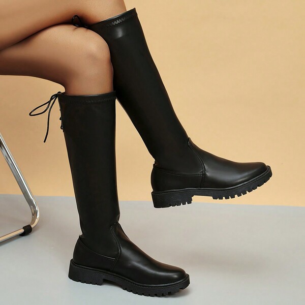 Nuovi stivali alla caviglia da donna alla moda e confortevoli, con laccio sulla schiena e suola spessa