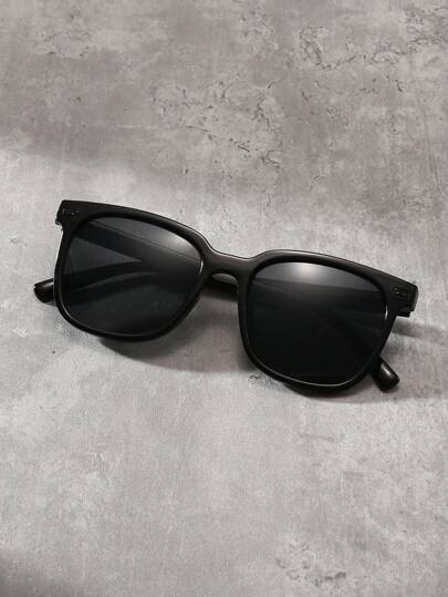 1副时尚Y2K风格长方形眼镜，适合海滩、夏季、摄影、日常休闲佩戴，可搭配毛衣、夹克、卫衣、连帽衫、皮裤和工装裤，打造街头风造型，是夏季海滩度假、户外活动和旅行的理想之选。