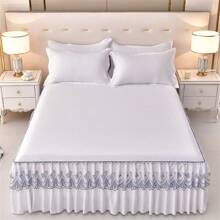 1 pièce Lit simple à double couche simple et doux avec cache de lit anti-poussière et à texture douce (avec décoration en dentelle), respirant à absorption d'humidité, conception anti-dérapante et à sangles, applicable en toutes saisons