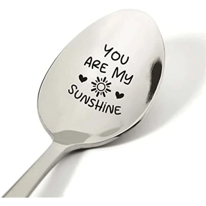 1 pièce Cuillère en acier inoxydable de 19 cm x 2,8 cm avec la gravure "You Are My Sunshine", cadeau insolite, meilleur cadeau pour les hommes et les femmes pour un anniversaire