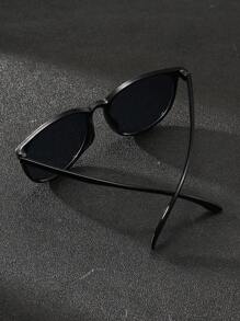 1副Y2K风格超大时尚眼镜，适合户外活动、驾驶、旅行、海滩等场合，男士优雅太阳镜配饰，打造街头风造型，可搭配毛衣、夹克、卫衣、连帽衫、皮裤和工装裤，是夏季海滩度假、户外活动和旅行的理想之选。