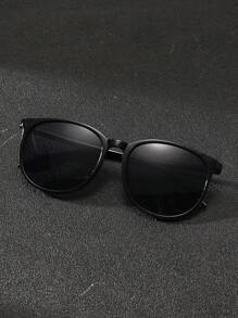 1副Y2K风格超大时尚眼镜，适合户外活动、驾驶、旅行、海滩等场合，男士优雅太阳镜配饰，打造街头风造型，可搭配毛衣、夹克、卫衣、连帽衫、皮裤和工装裤，是夏季海滩度假、户外活动和旅行的理想之选。