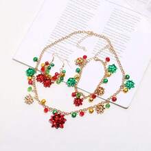1 件聖誕珠寶套裝包括項鍊、耳環、鮮花手鍊、彩色星星和鈴鐺吊飾