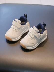 1雙男女通用白色時尚多功能運動鞋，適用於各季兒童