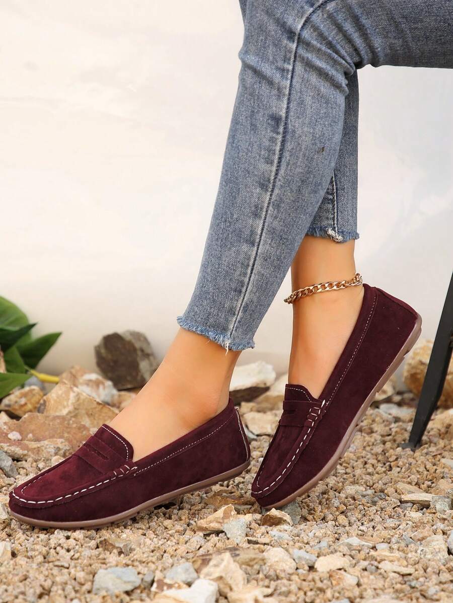 Fashionable Women's Flat, Comfortable, Non-Slip And Soft-Soled Loafers - Burgundy - View 1