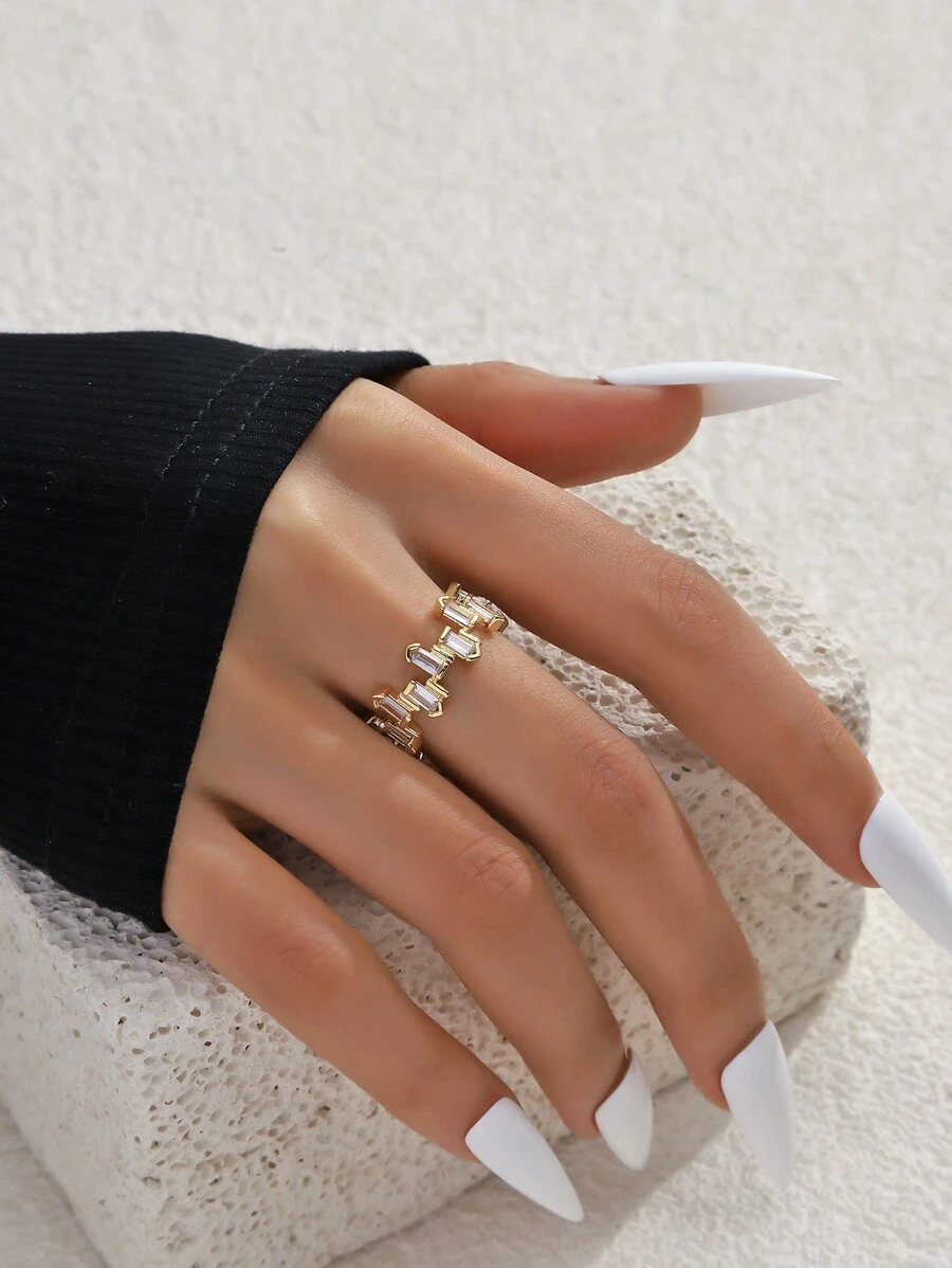 1 件欧美时尚镀铜微镶嵌水钻戒指，几何不对称高端个性化全套钻石戒指配饰