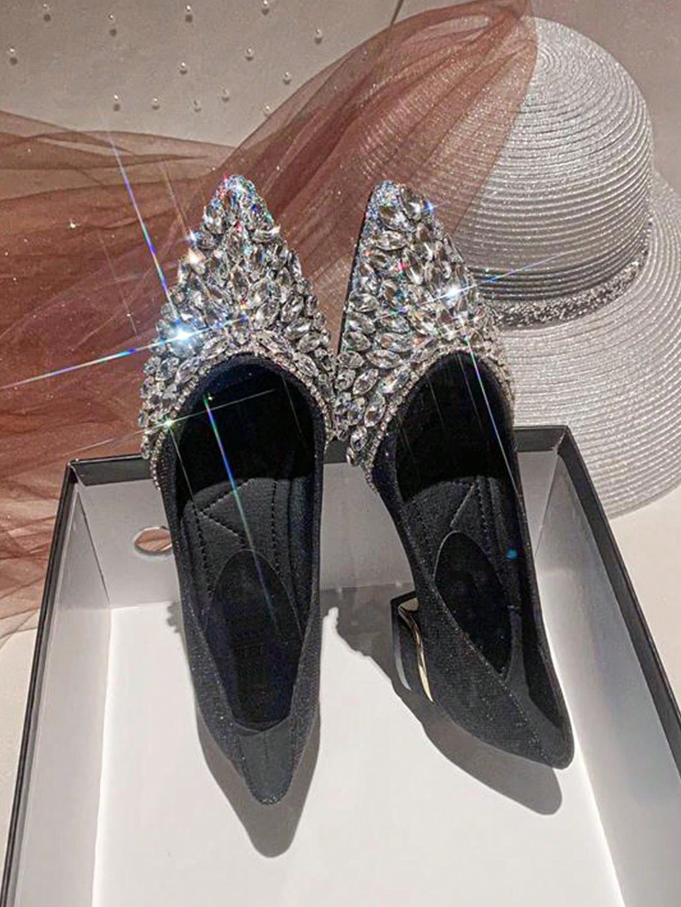 Europäische und amerikanische Strass Niedrigabsatz-Abendschuhe ...