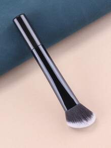 1支腮红修容刷，完美适用于脸颊、额头、下巴、鼻子等部位，可加深轮廓，并晕染粉状、液状和膏状产品，亦可用作粉底刷、遮瑕刷、腮红刷、修容刷、古铜粉刷、散粉刷等。