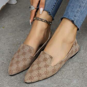 女士加大码欧码 35-45 时尚平底镂空一脚蹬休闲透气轻便尖头芭蕾平底鞋，适合春、夏、秋季，休闲日常穿着，不对称印花，尺码略小，建议订购大一码，批次之间颜色可能略有不同