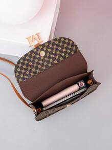 复古女士单肩包 - 新月形印花马鞍包/斜挎包，双色设计，带吊坠装饰 - 棕色 - 查看 5