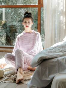 女式條紋針織加厚家居服,可當作睡衣或休閒服穿著