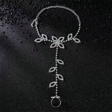 Nueva moda de cadena de mano incrustada con diamantes de imitación con anillo y cadena de mano de baile latino, mixto y a juego de pulsera para mujeres con estilo - Plateado - Ver 1