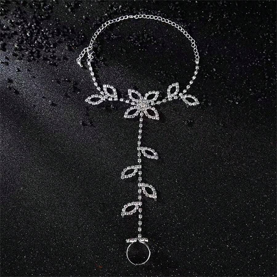 Nueva moda de cadena de mano incrustada con diamantes de imitación con anillo y cadena de mano de baile latino, mixto y a juego de pulsera para mujeres con estilo - Plateado - Ver 1