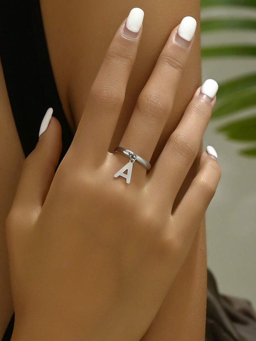 1只時尚簡約不鏽鋼26個字母吊咀戒指 - 銀色 - 查看 1