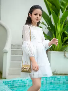 1个女童蝴蝶结亮片可爱公主迷你斜挎包，迷你零钱包，时尚迷你单肩包，可搭配各种服装和配饰