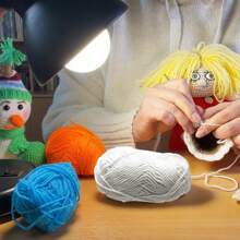 1 件鉤針編織夜光紗線,適合初學者 Diy 縫紉項目、派對和音樂節裝飾(淺藍色)