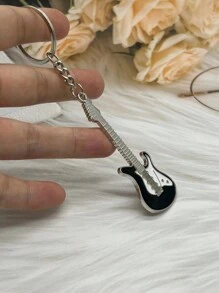 1 pieza Llavero de guitarra de metal creativo para hombres, colgante de instrumento musical, accesorio para coche, adorno para bolso, accesorio escolar, gótico y Y2K lindo - Blanco y Negro - Ver 2