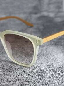 新款男士复古方形镜框时尚眼镜，经典品牌方形复古时尚眼镜，男士驾驶眼镜，沙滩配饰眼镜，時尚眼鏡，打造街头风格，适合搭配毛衣、夹克、卫衣、连帽衫、皮裤和工装裤，适合夏季海滩度假、户外活动和旅行。 - 米色 - 查看 5