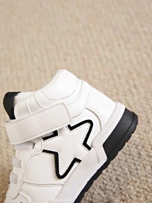 Pantofi de sport pentru aer liber pentru băieți, cu închidere cu cârlig și buclă, culoare contrastantă alb-negru, patine de gheață înalte, închidere cu cârlig și buclă elastică, perforați și respirabili, potriviti pentru toate anotimpurile