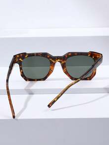 1入款女性新奇方形時尚眼鏡,適用於街拍和旅遊