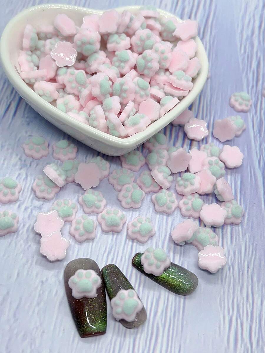 15入組毛絨貓爪形狀diy指甲藝術配件,平面背部裝飾用樹脂材質,也適用於髮夾、冰箱貼、裝飾品、裝扮、手機殼等。