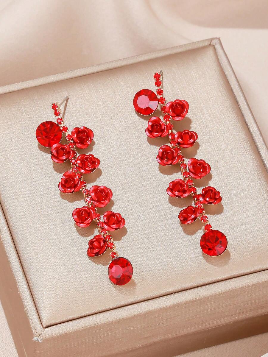 1雙新款時尚誇張性感玫瑰花瓣形長耳環,配有聖誕紅色,是女性的理想禮物