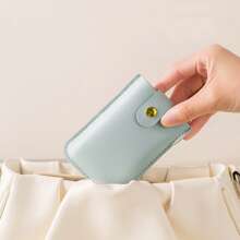 1個純色抽拉式卡包,迷你收納包,附5個卡位,pu皮革,附按扣,適合女性居家和旅行攜帶