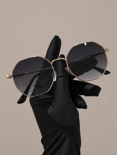 一副女士几何图案彩色镜片时尚Y2K风格眼镜，适合旅行、派对、夏季海滩、户外活动，展现优雅气质。