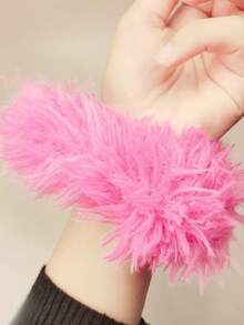 女士簡約時尚粉色毛茸茸髮圈和絨毛手環,秋冬款髮飾,適合日常裝扮和搭配