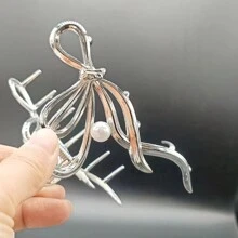 1 Miếng Của phụ nữ Phong cách công chúa , Trân châu & Kim loại Móng vuốt tóc Kẹp Với Tối giản Thiết kế nơ , Thích hợp Đối với Sử dụng hàng ngày , Phụ kiện tóc Đối với Tóc đuôi gà , Tóc lên Hoặc Một nửa Phong cách tóc - Bạc - Xem 4