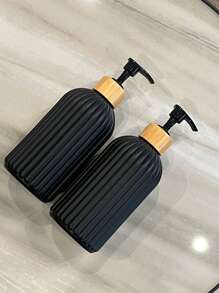 Bộ 3 chai đựng xà phòng 16,91oz có nhãn dán, chai đựng sữa dưỡng thể họa tiết chữ cái, chai sữa tắm rỗng có vòi bơm, thích hợp đựng dầu gội, sữa tắm, dầu xả, đồ dùng phòng tắm, sắp xếp phòng tắm, trang trí nhà cửa, mùa thu, mùa tựu trường - màu đen - Xem 7