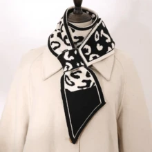 1入女士黑白動物印花針織圍巾,時尚豹紋設計,適合日常穿著和裝飾 - 黑與白 - 查看 4