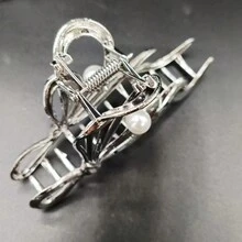 1 Miếng Của phụ nữ Phong cách công chúa , Trân châu & Kim loại Móng vuốt tóc Kẹp Với Tối giản Thiết kế nơ , Thích hợp Đối với Sử dụng hàng ngày , Phụ kiện tóc Đối với Tóc đuôi gà , Tóc lên Hoặc Một nửa Phong cách tóc - Bạc - Xem 3