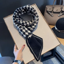 1條女式黑白色動物印花針織保暖裝飾時尚圍巾,適合日常穿著