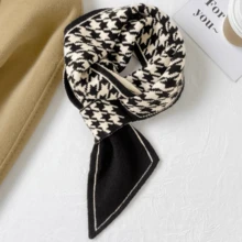 1條女式黑白色動物印花針織保暖裝飾時尚圍巾,適合日常穿著