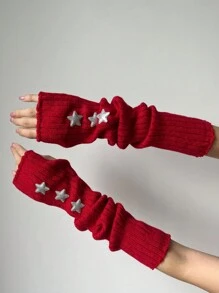 一双女士红色五角星手套，饰有银色星星标签，并配有保暖加厚针织腕套。这款朋克风手套采用刺绣爱心和露指设计，非常适合日常佩戴、约会、居家、户外活动和圣诞节等场合。 - 紅色 - 查看 5