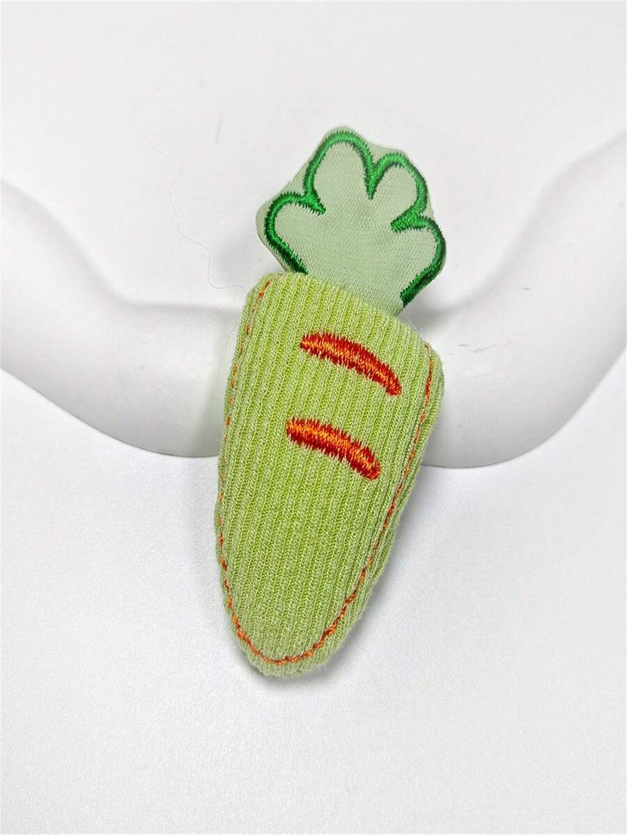 1只新設計的卡通絨毛胸針配飾,結合兔子,胡蘿蔔,發飾,鞋子,襪子,帽子