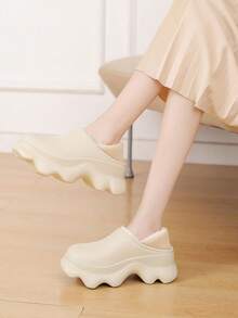 Của phụ nữ Dày lên Và Thêm Sang trọng , Nhẹ , Không thấm nước , Không trượt , Bền chặt Đế , Thoải mái Và Linh hoạt , Đế , Chóp giầy tròn , Cắt thấp , Nhà  Ấm áp Dép đi trong nhà Với lỗ , Thanh lịch Và Đúng mốt , Giải trí Phong cách , Thích hợp Đối với Trong nhà , Phòng ngủ , Ngoài trời , Mùa Đông Thể thao Và Quà sinh nhật , Màu be , EVA Đáy phẳng Dép đi trong nhà - Màu be - Xem 2