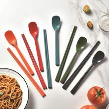 耐熱矽膠筷子和湯匙組,攜帶方便,防黴變,防滑易握。適用於食物接觸,衛生舒適的矽膠材料製成。光滑的握把,防滑的筷子底部。易於清潔,無異味,耐高溫 - 深藍色 - 查看 10