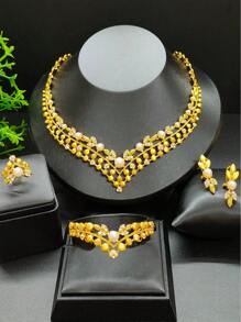 4 件奢华花朵设计全水钻 24k 镀金女士珠宝套装包括项链、手链、耳环和戒指，适用于婚礼、派对、周年纪念、生日、母亲节、情人节礼物等。情人节 - 金黃色 - 查看 3