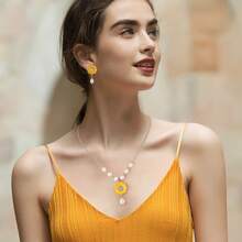 1條18k金/白金陽光花串珠項鍊,鑲有鑽石細節, Y2k復古風格,適合女性日常佩戴和在各種節日送禮