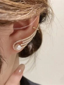 1pc Butterfly Inlaid Earring - Gold - View 1